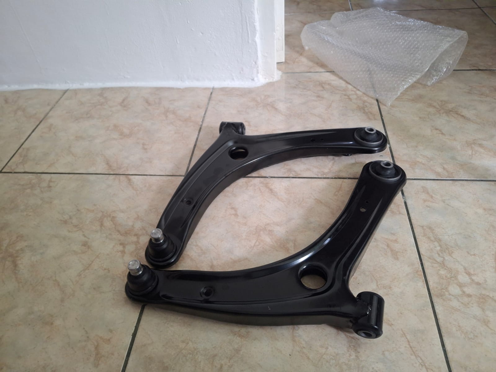 Control arm pa mitsubishi lancer