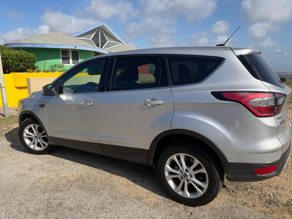 Ford Escape 2017 na benta den hopi bon kondishon!