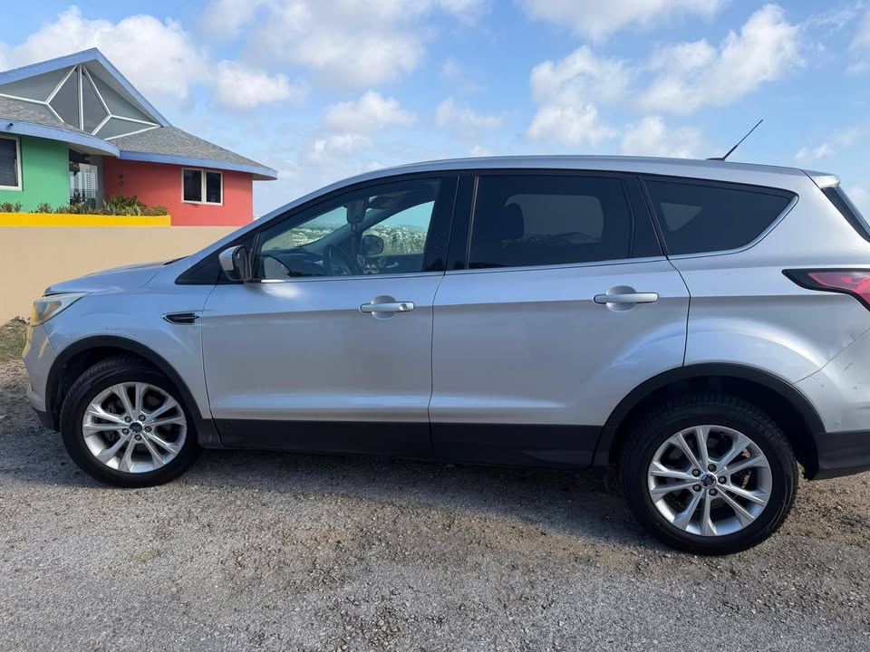 Ford Escape 2017 na benta den hopi bon kondishon!
